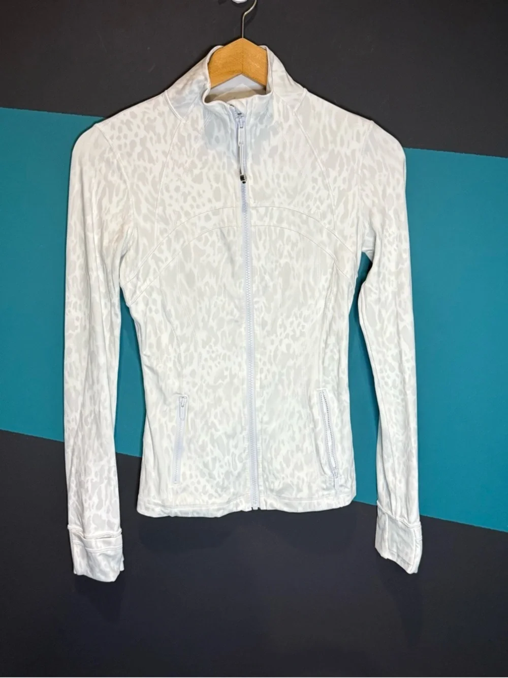 Lululemon Define Jacket *Nulu Contour Spot White Multi Sporty Outdoor 4 Pilates - Picture 3 of 13